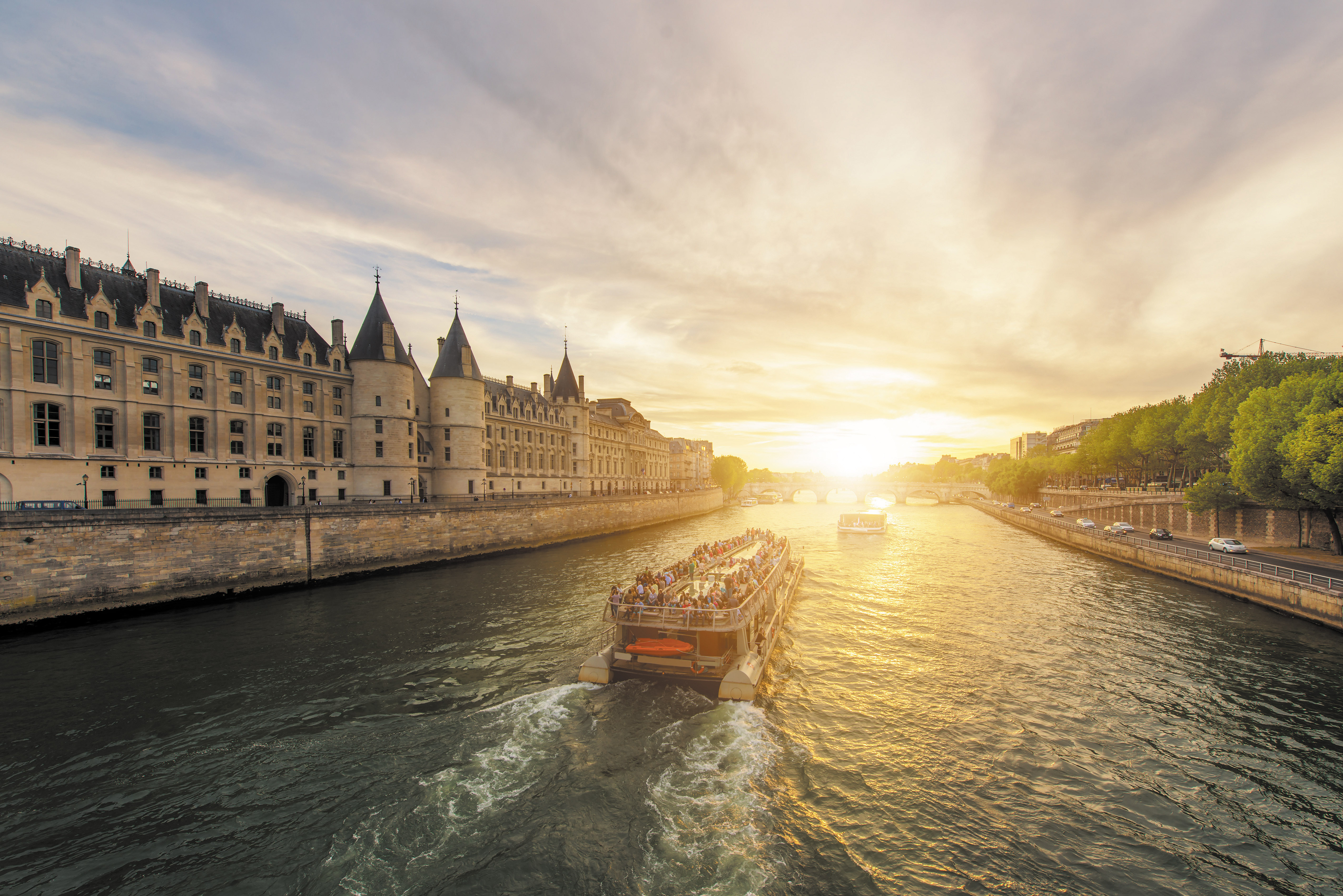 BP couche du soleil promenade trimaran_Shutterstock